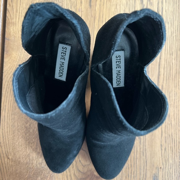 Steve Madden Rookie Black Suede Leather Dual Open
Side V Block Heel Boot… - Picture 5 of 8